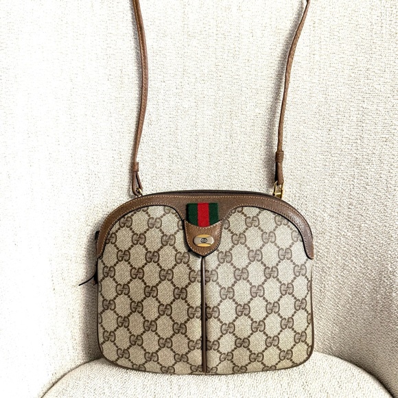 Gucci authentic brown monogram coated canvas crossbody bag - Picture 5 of 14